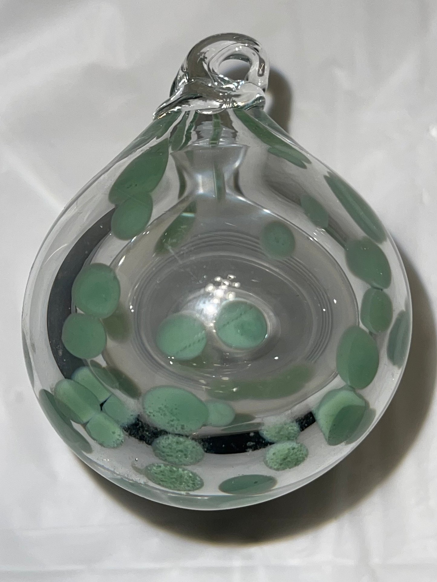 CLEAR/GREEN DOTS ORNAMENT